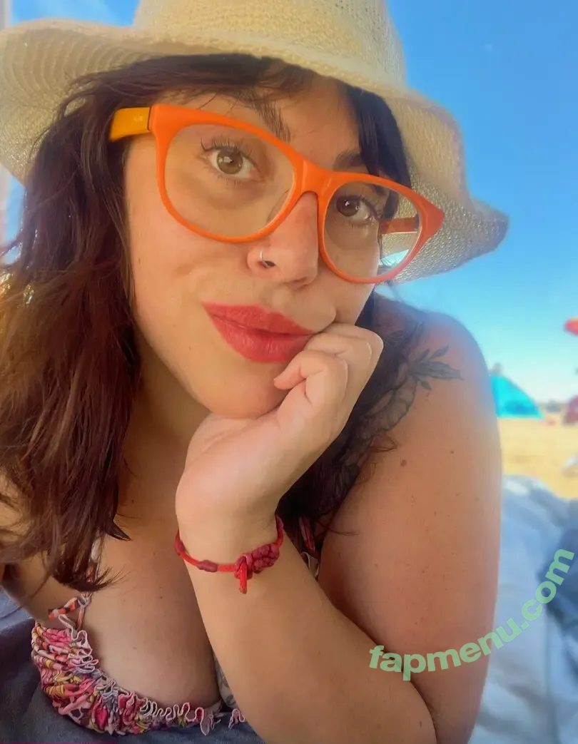 micnaa nude photo #0022 (micnaa)