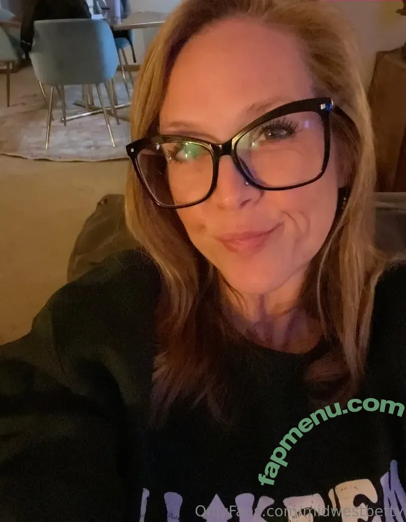 midwestbetty nude photo #0001 (midwestbetty)