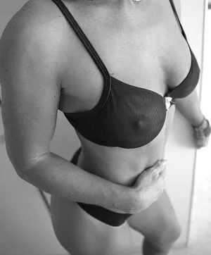 Midwestgirl84 / mommyofgirls_84 nude photo #0153