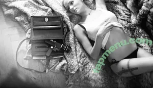  nude photo #0002