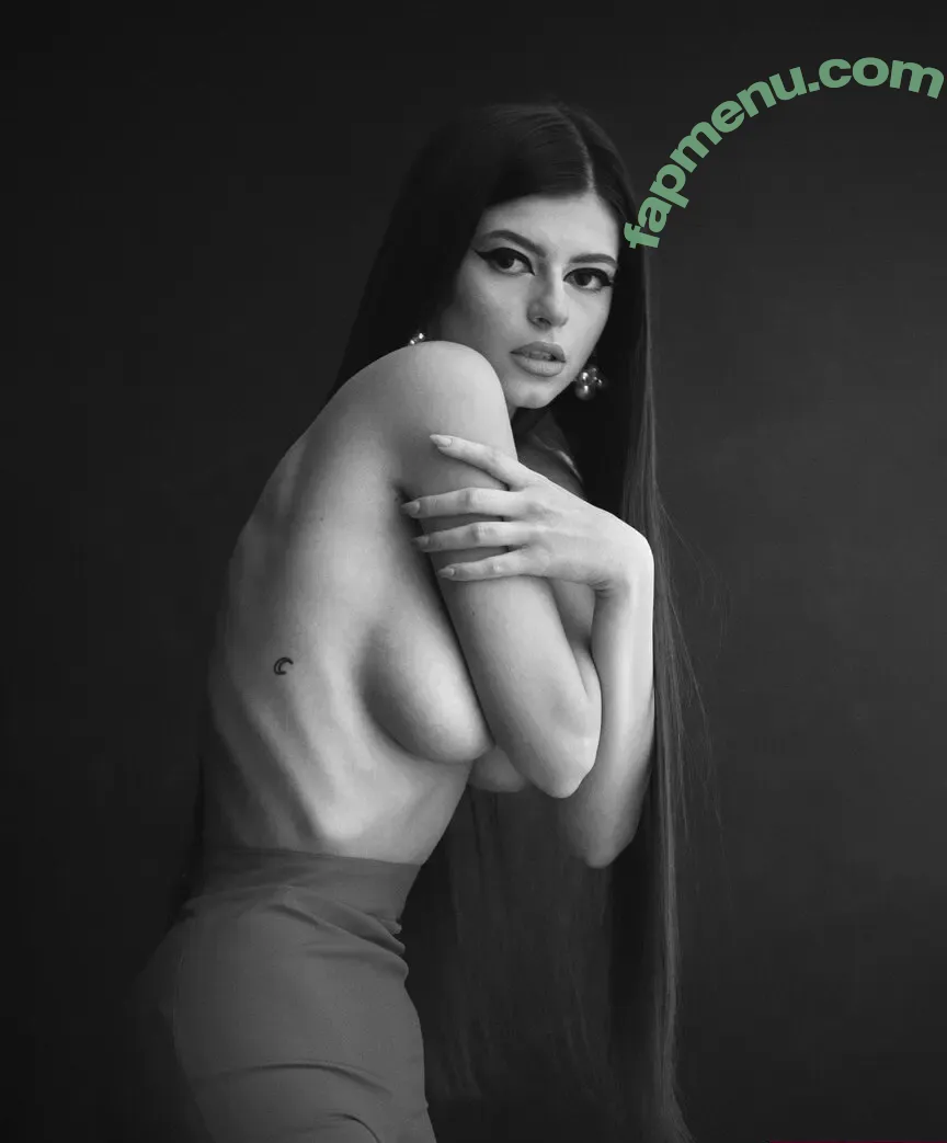 Mihaela Raducu nude photo #0005 (raducumihaela / user)