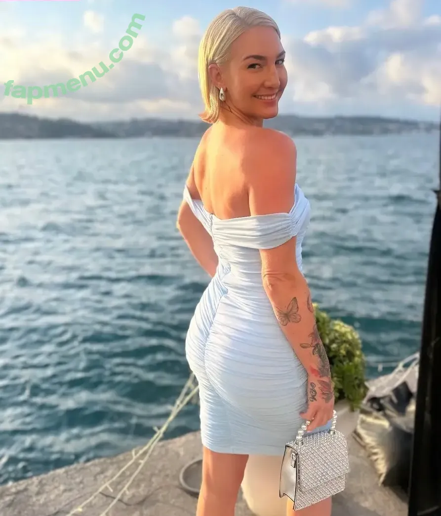 Mikaela Mayer nude photo #0047 (mikaelamayer)