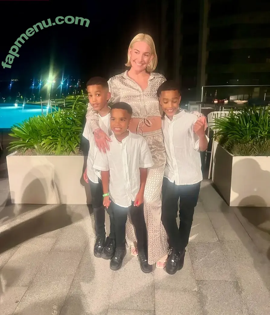 Mikaela Mayer nude photo #0050 (mikaelamayer)