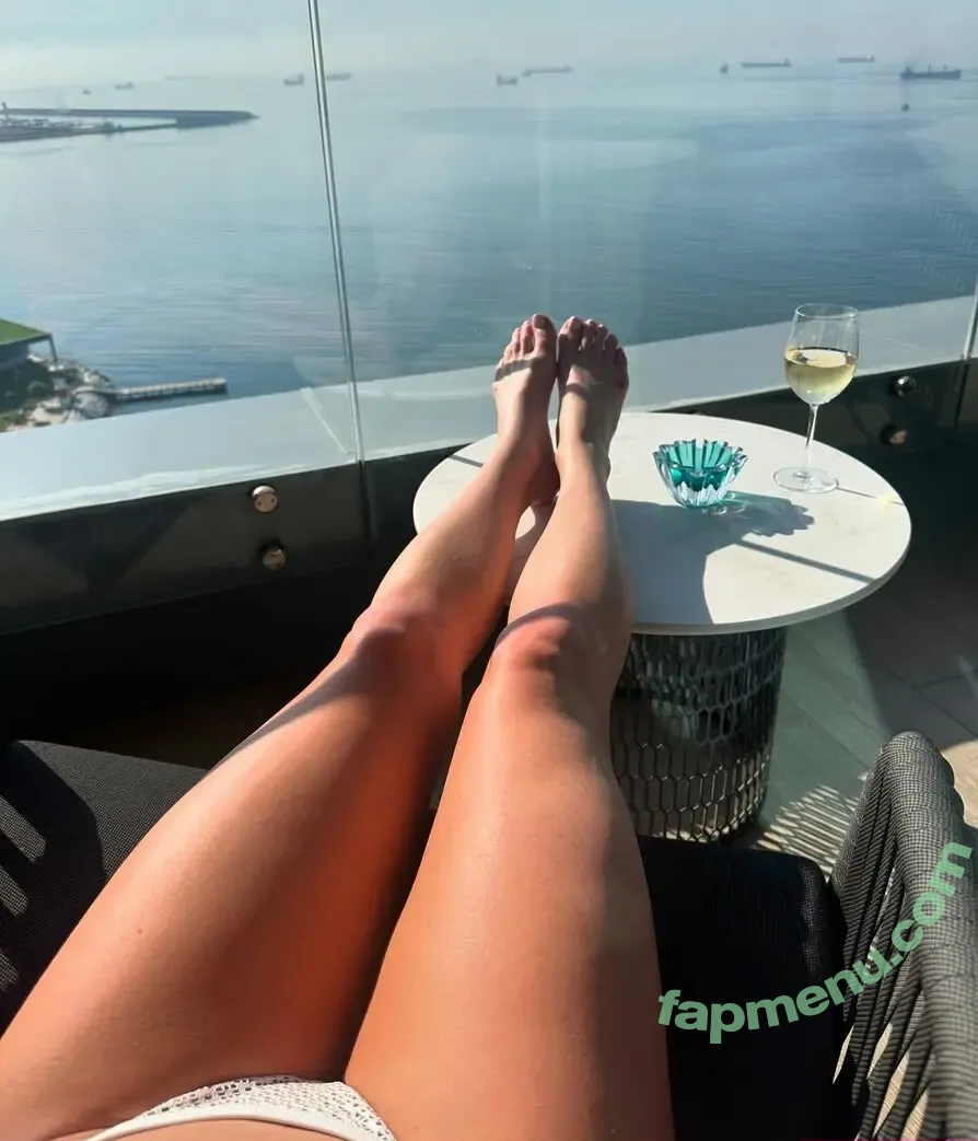 Mikaela Mayer nude photo #0051 (mikaelamayer)