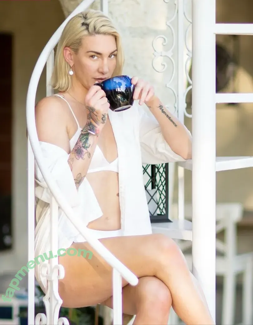 Mikaela Mayer nude photo #0058 (mikaelamayer)