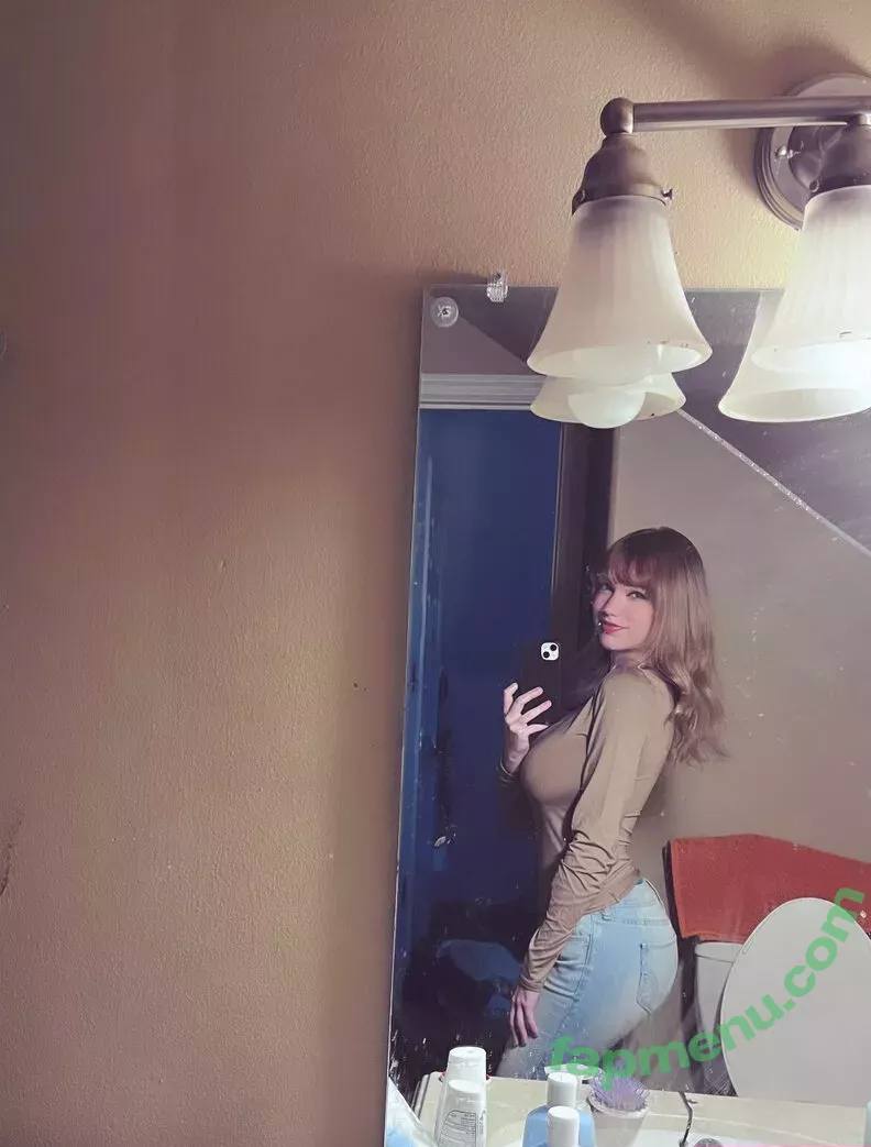 Mikahhlynn nude photo #0018 (Mikah / Myekuh / mikahlyynn)
