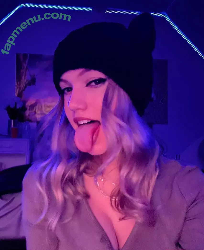 Mikahhlynn nude photo #0067 (Mikah / Myekuh / mikahlyynn)