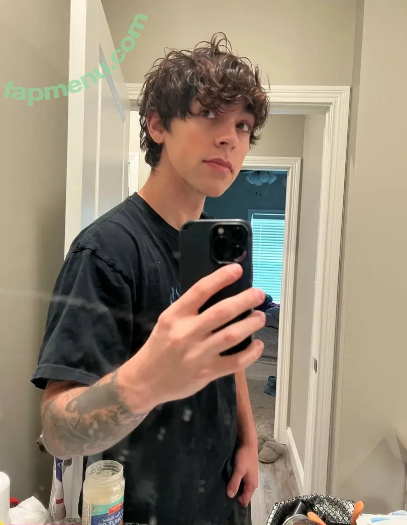 mikeybarone nude photo #0049 (mikeybarone)