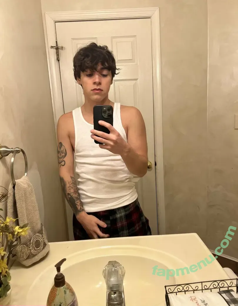 mikeybarone nude photo #0075 (mikeybarone)