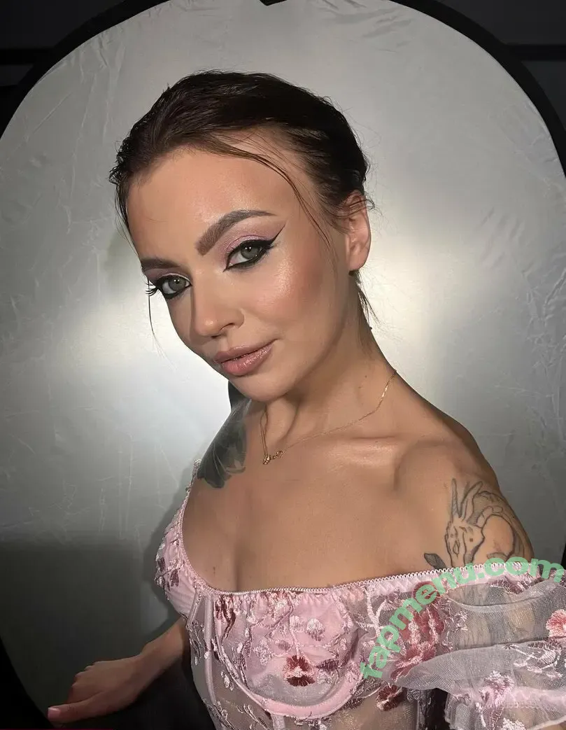 mila_blooom nude photo #0005 (mila_bloom_)