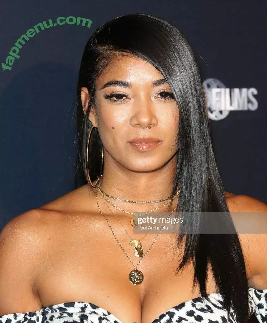 Mila J OnlyFans Leak: Nude photo #