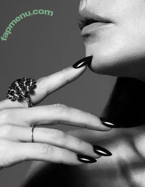 Mila Kunis / MILAKUNISV / milakunis nude photo #1008