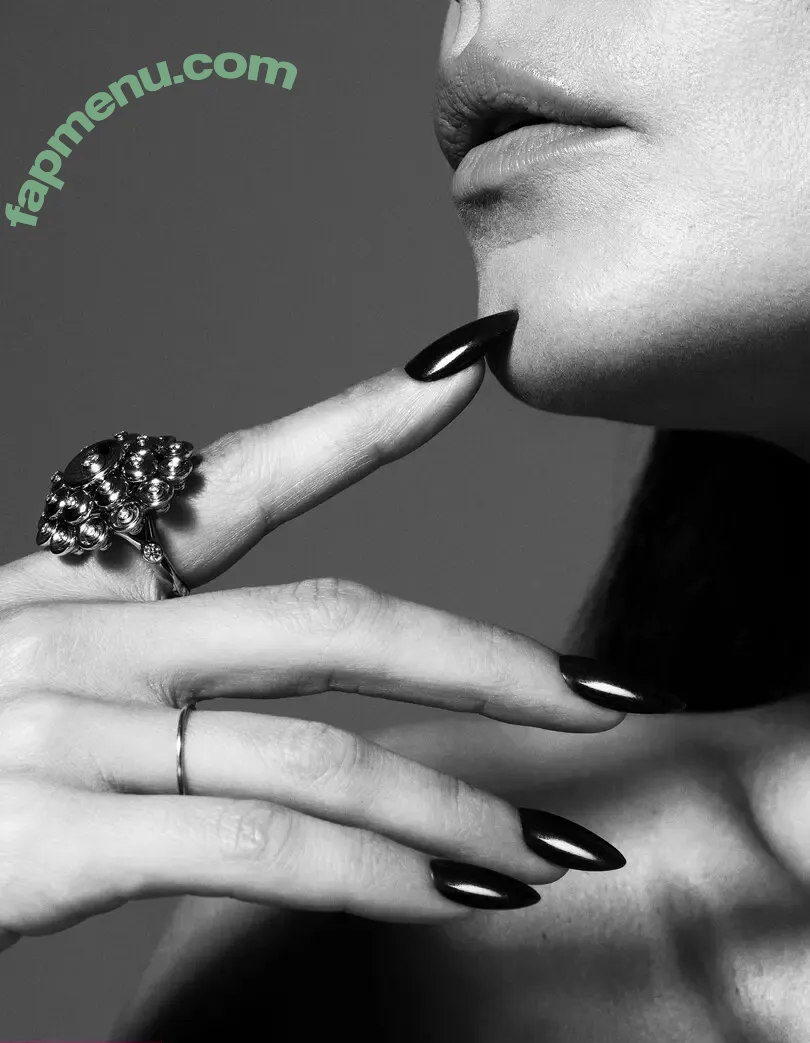 Mila Kunis nude photo #1008 (MILAKUNISV / milakunis)