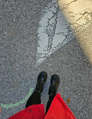 milafeet261 / camillaasmr nude photo #0007