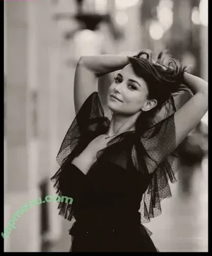 Milana Vayntrub / AT&T Girl / mintmilana nude photo #0073