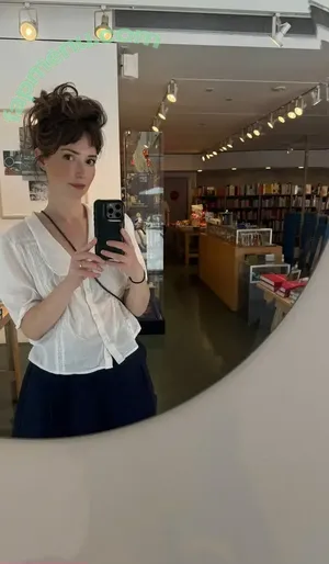 Milana Vayntrub / AT&T Girl / mintmilana nude photo #0075