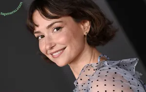 Milana Vayntrub / AT&T Girl / mintmilana nude photo #0081