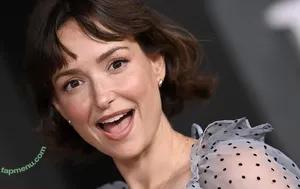 Milana Vayntrub / AT&T Girl / mintmilana nude photo #0083