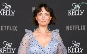 Milana Vayntrub / AT&T Girl / mintmilana nude photo #0092