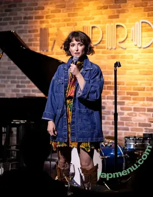 Milana Vayntrub / AT&T Girl / mintmilana nude photo #0128