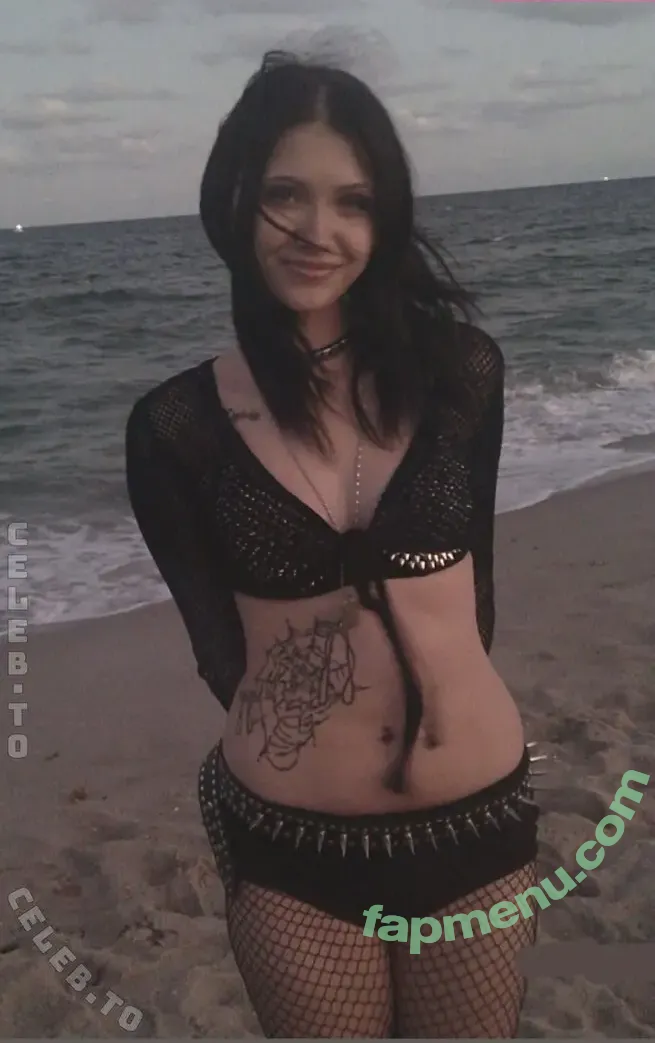 milavanilla / Cigarettekitten / Cigacat nude photo #0023 (cigarettekitten / milavanilla)