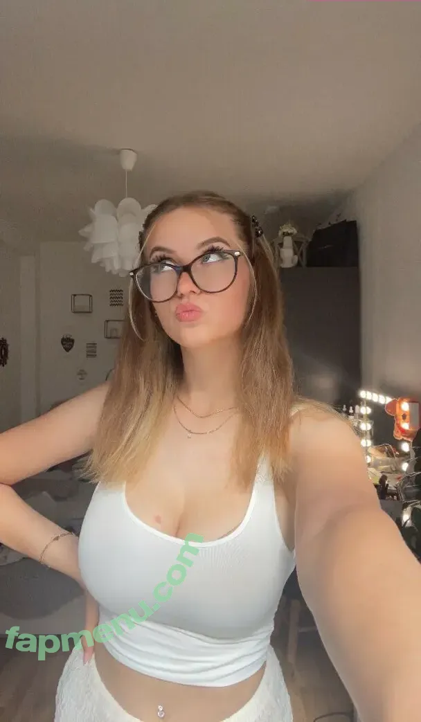 Mileen.kth nude photo #0053 (Mileen Kurth / mileen.kthh)