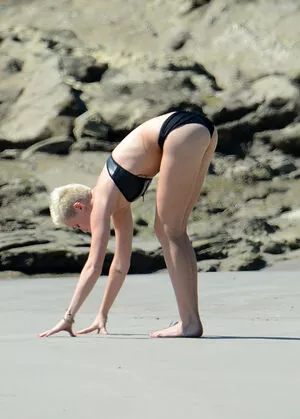 Miley Cyrus / MileyCyrus nude photo #3850