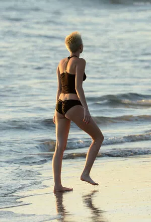 Miley Cyrus / MileyCyrus nude photo #3858