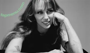 Miley Cyrus / MileyCyrus nude photo #3914