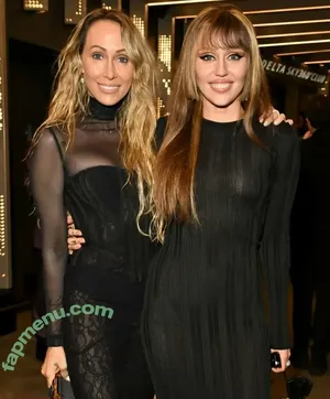 Miley Cyrus / MileyCyrus nude photo #3941