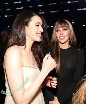 Miley Cyrus / MileyCyrus nude photo #3950