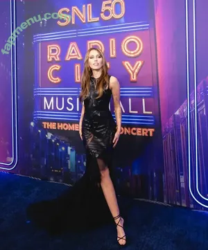 Miley Cyrus / MileyCyrus nude photo #3991