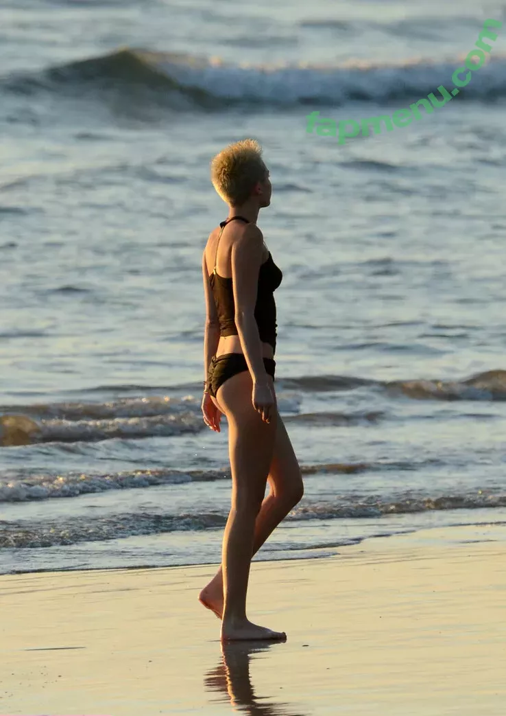 Miley Cyrus nude photo #3874 (MileyCyrus)