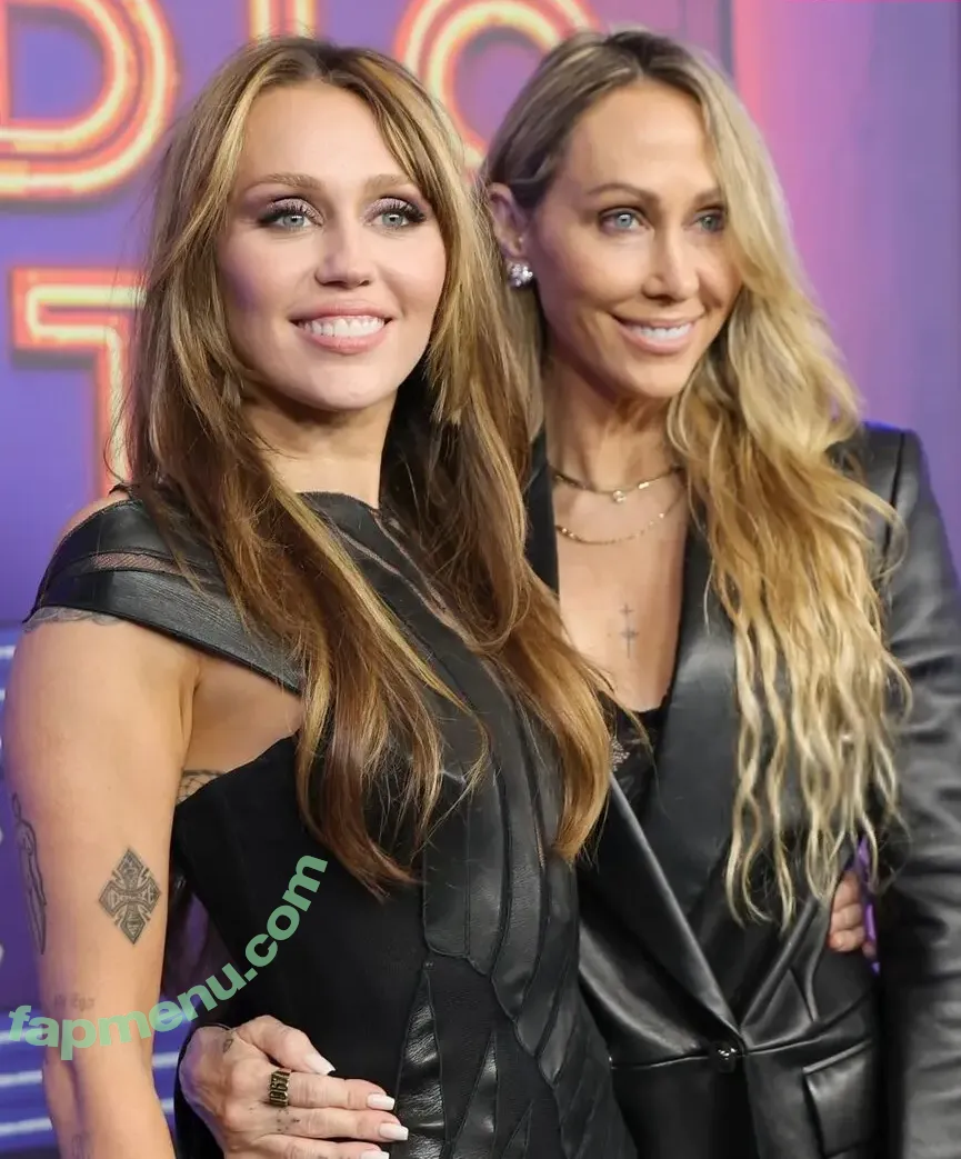 Miley Cyrus nude photo #3989 (MileyCyrus)