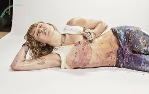 Miley Cyrus / MileyCyrus nude photo #4192
