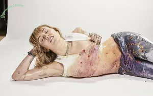 Miley Cyrus / MileyCyrus nude photo #4193