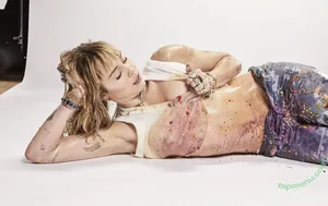 Miley Cyrus / MileyCyrus nude photo #4195