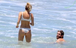 Miley Cyrus / MileyCyrus nude photo #4237