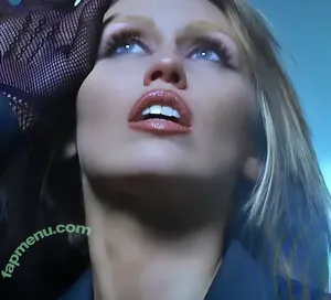 Miley Cyrus / MileyCyrus nude photo #4245