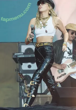 Miley Cyrus / MileyCyrus nude photo #4293