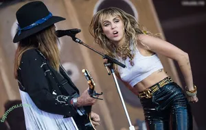 Miley Cyrus / MileyCyrus nude photo #4298