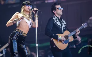 Miley Cyrus / MileyCyrus nude photo #4300