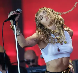 Miley Cyrus / MileyCyrus nude photo #4309