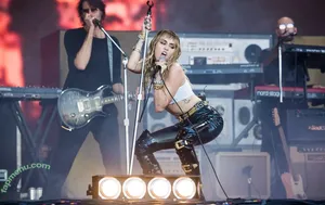 Miley Cyrus / MileyCyrus nude photo #4311