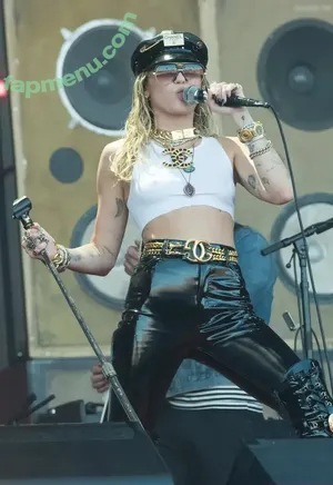 Miley Cyrus / MileyCyrus nude photo #4315