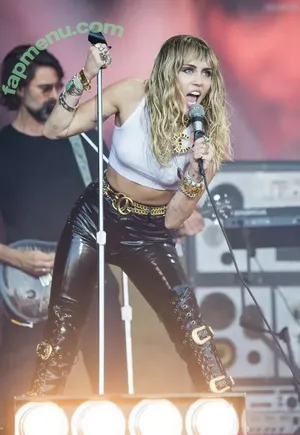 Miley Cyrus / MileyCyrus nude photo #4328