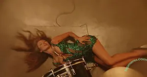 Miley Cyrus / MileyCyrus nude photo #4399