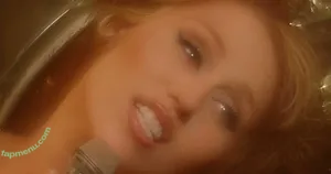 Miley Cyrus / MileyCyrus nude photo #4405