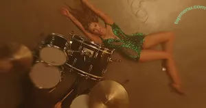 Miley Cyrus / MileyCyrus nude photo #4408