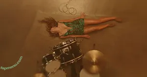 Miley Cyrus / MileyCyrus nude photo #4413